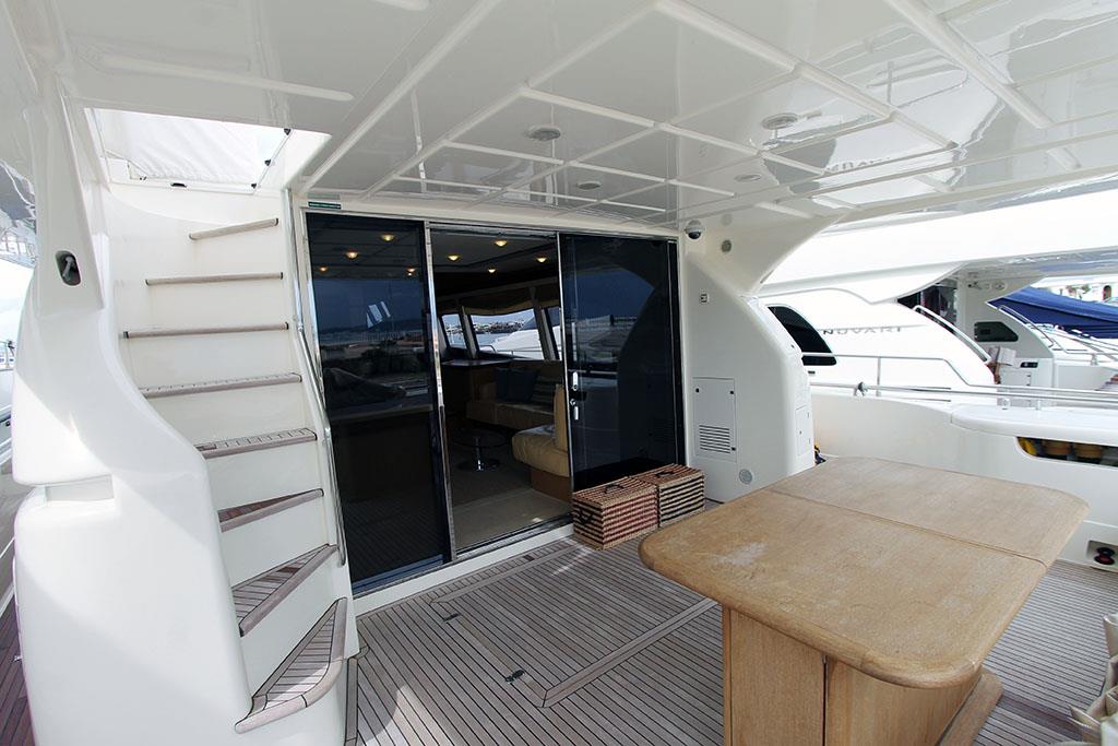 2005 FERRETTI YACHTS 731 